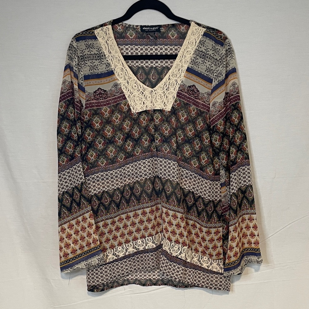 About a Girl Multicolor V-Neck Boho Top size large with slight bell sleeve